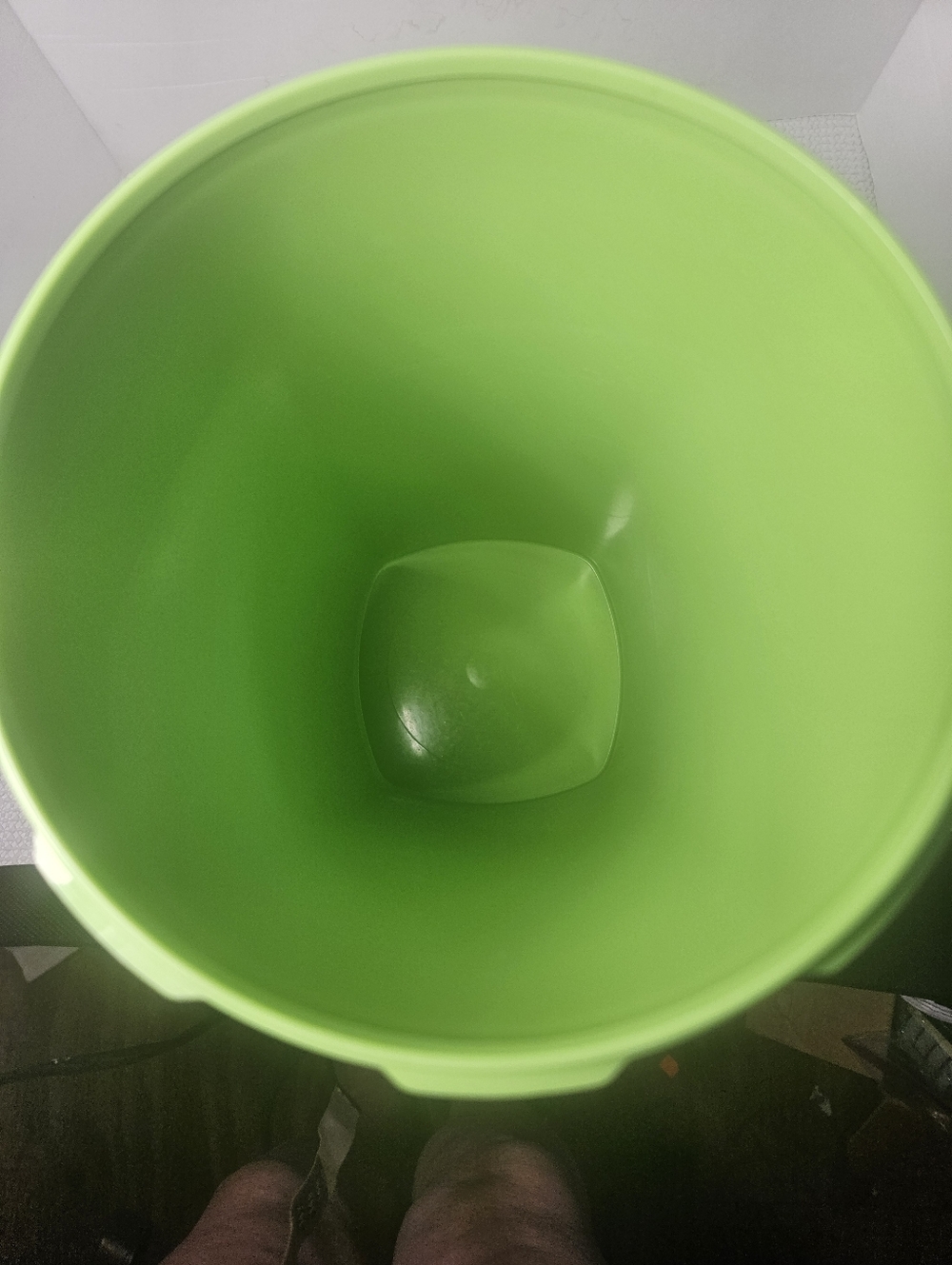 VIntage Lime Green Tupperware Servalier Nesting Canister Model 122 - Picture 7 of 7